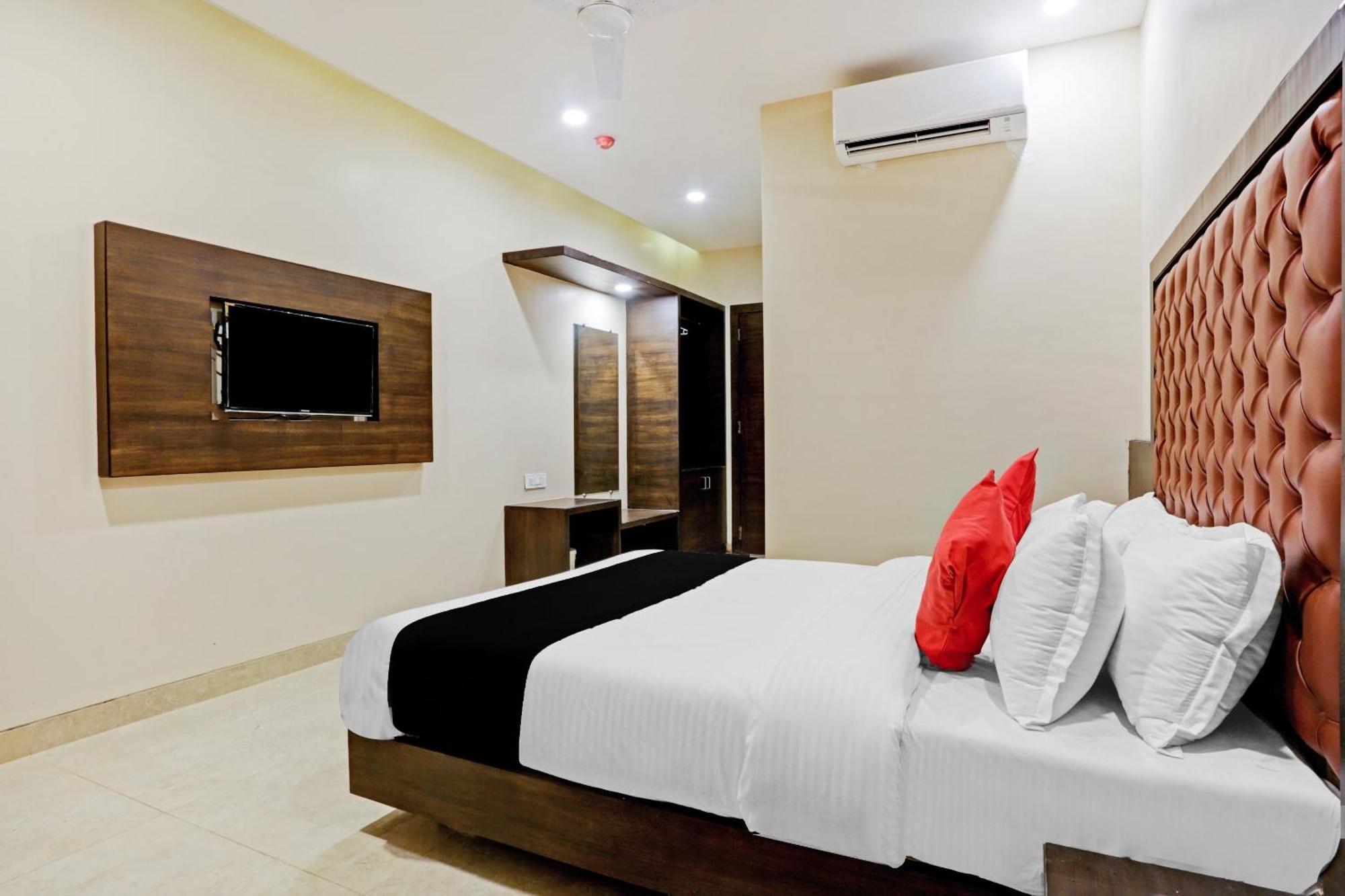 Capital O 80951 Hotel Vertigo Suite Mumbai Exterior photo