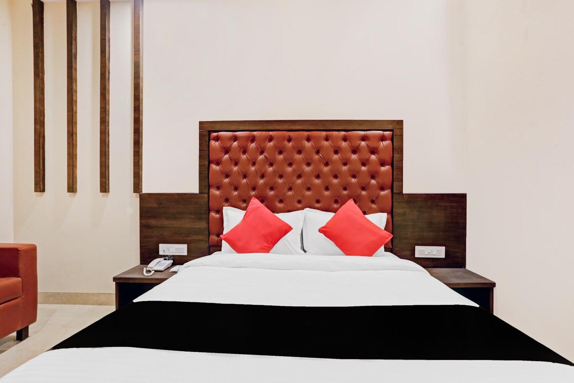 Capital O 80951 Hotel Vertigo Suite Mumbai Exterior photo