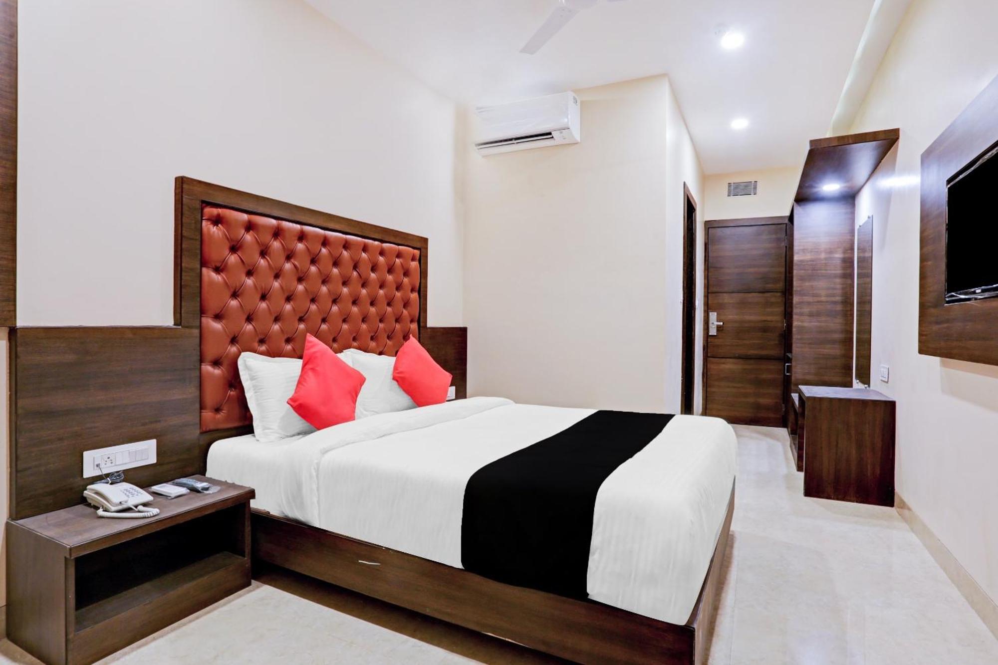 Capital O 80951 Hotel Vertigo Suite Mumbai Exterior photo