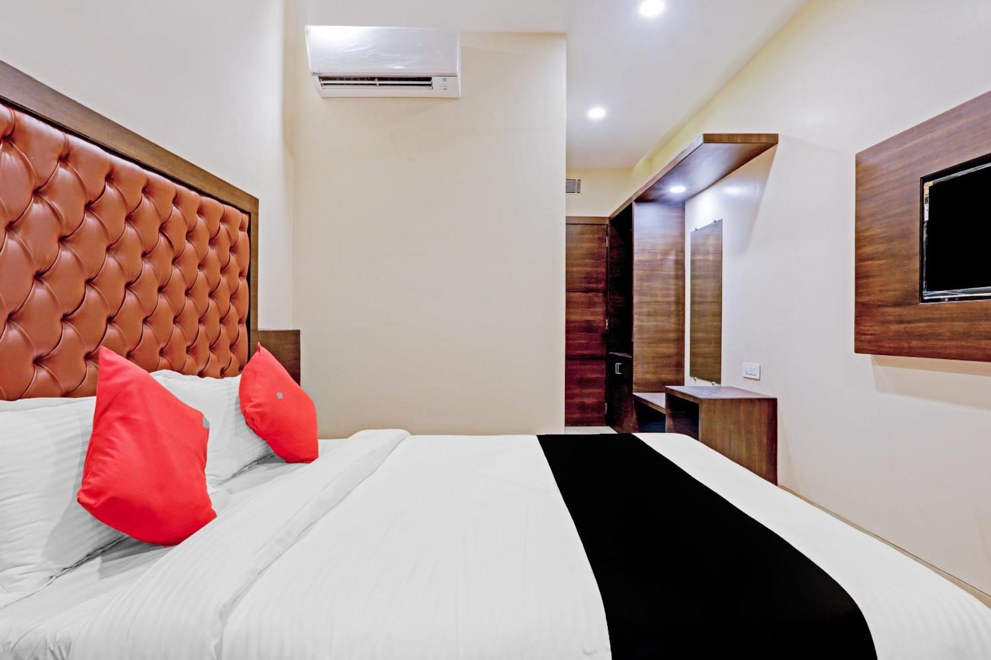 Capital O 80951 Hotel Vertigo Suite Mumbai Exterior photo