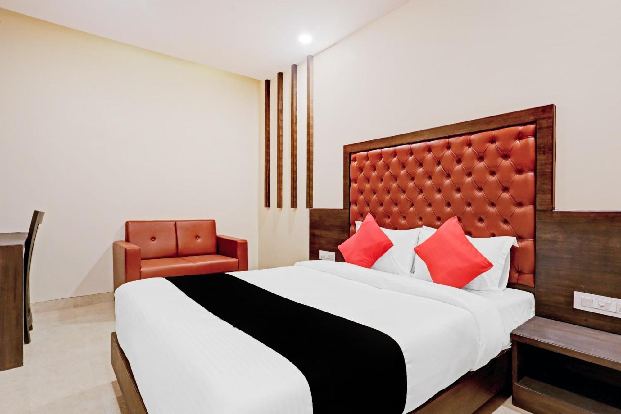 Capital O 80951 Hotel Vertigo Suite Mumbai Exterior photo