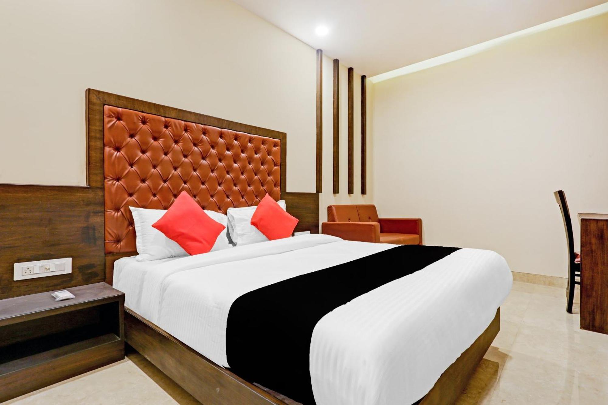 Capital O 80951 Hotel Vertigo Suite Mumbai Exterior photo