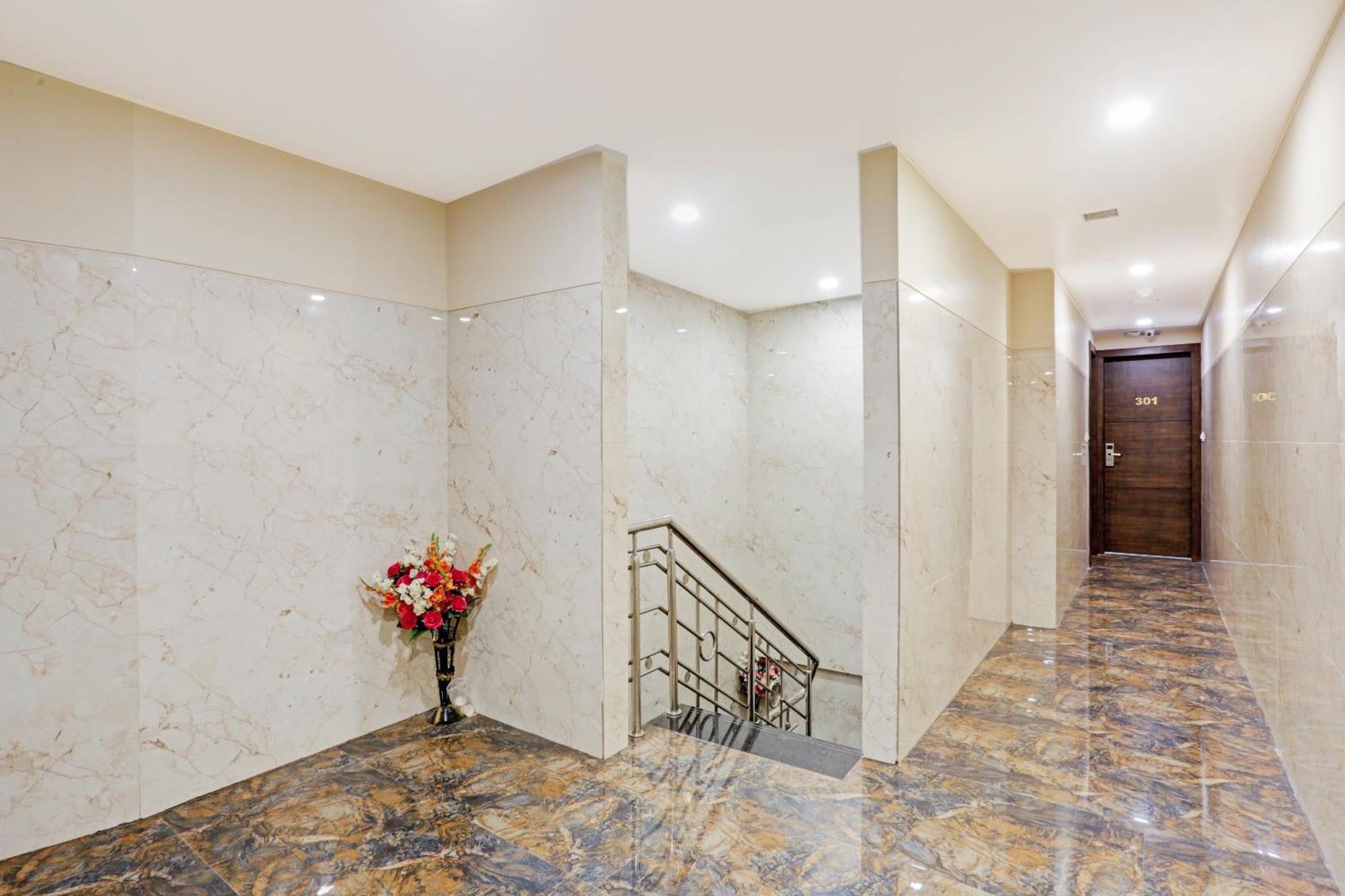 Capital O 80951 Hotel Vertigo Suite Mumbai Exterior photo