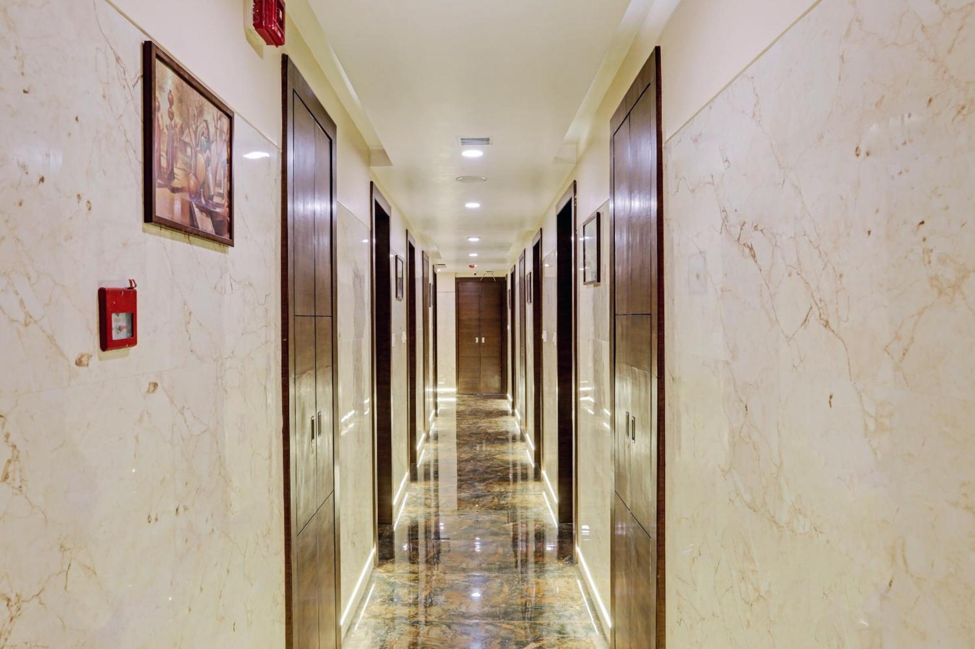 Capital O 80951 Hotel Vertigo Suite Mumbai Exterior photo