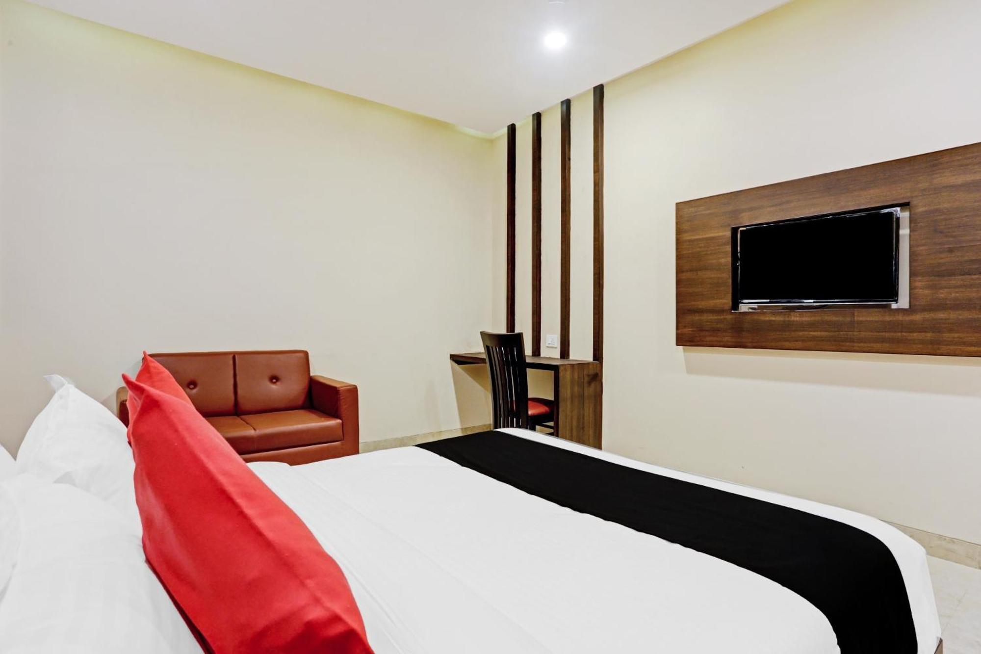 Capital O 80951 Hotel Vertigo Suite Mumbai Exterior photo