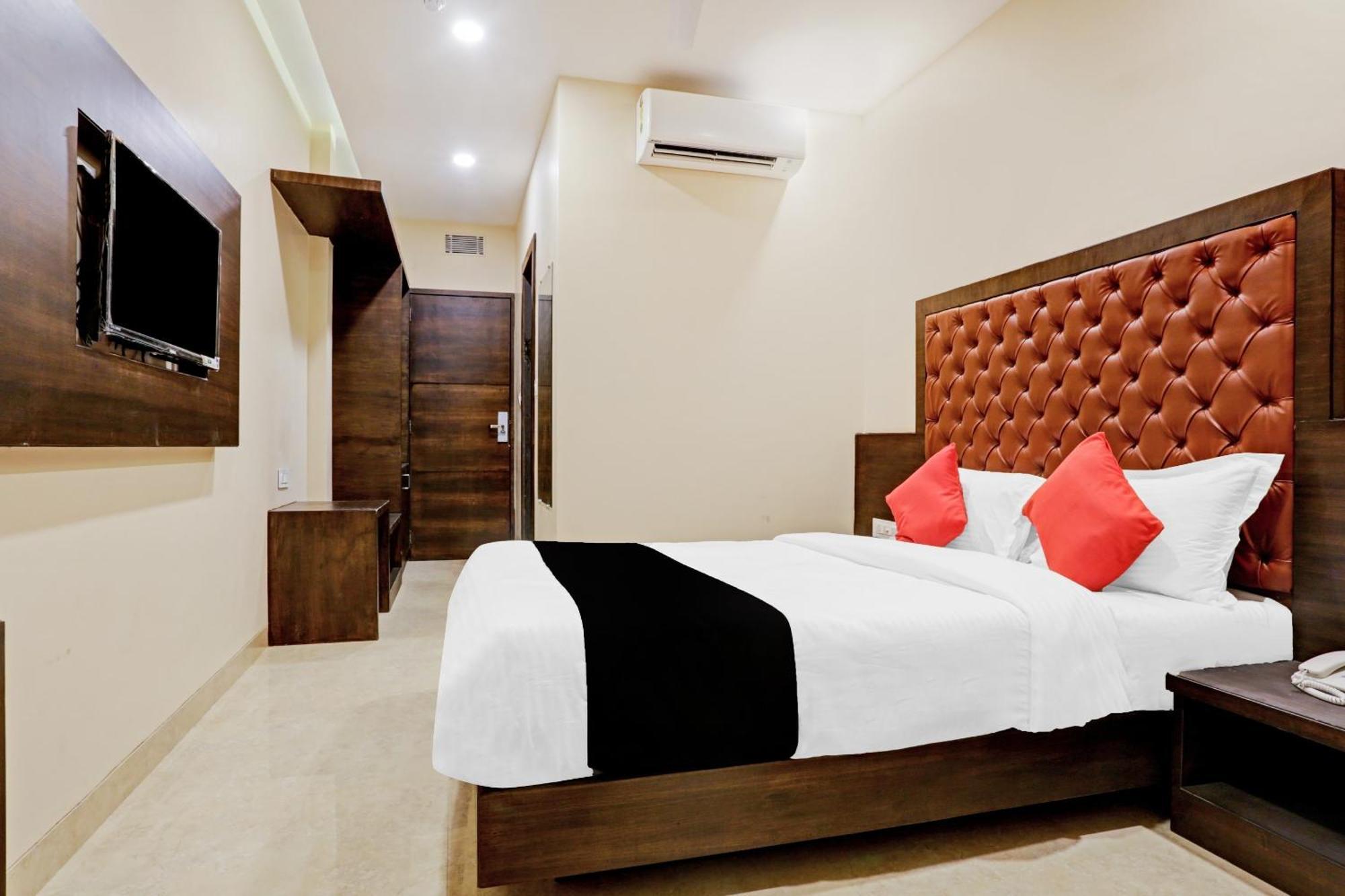 Capital O 80951 Hotel Vertigo Suite Mumbai Exterior photo