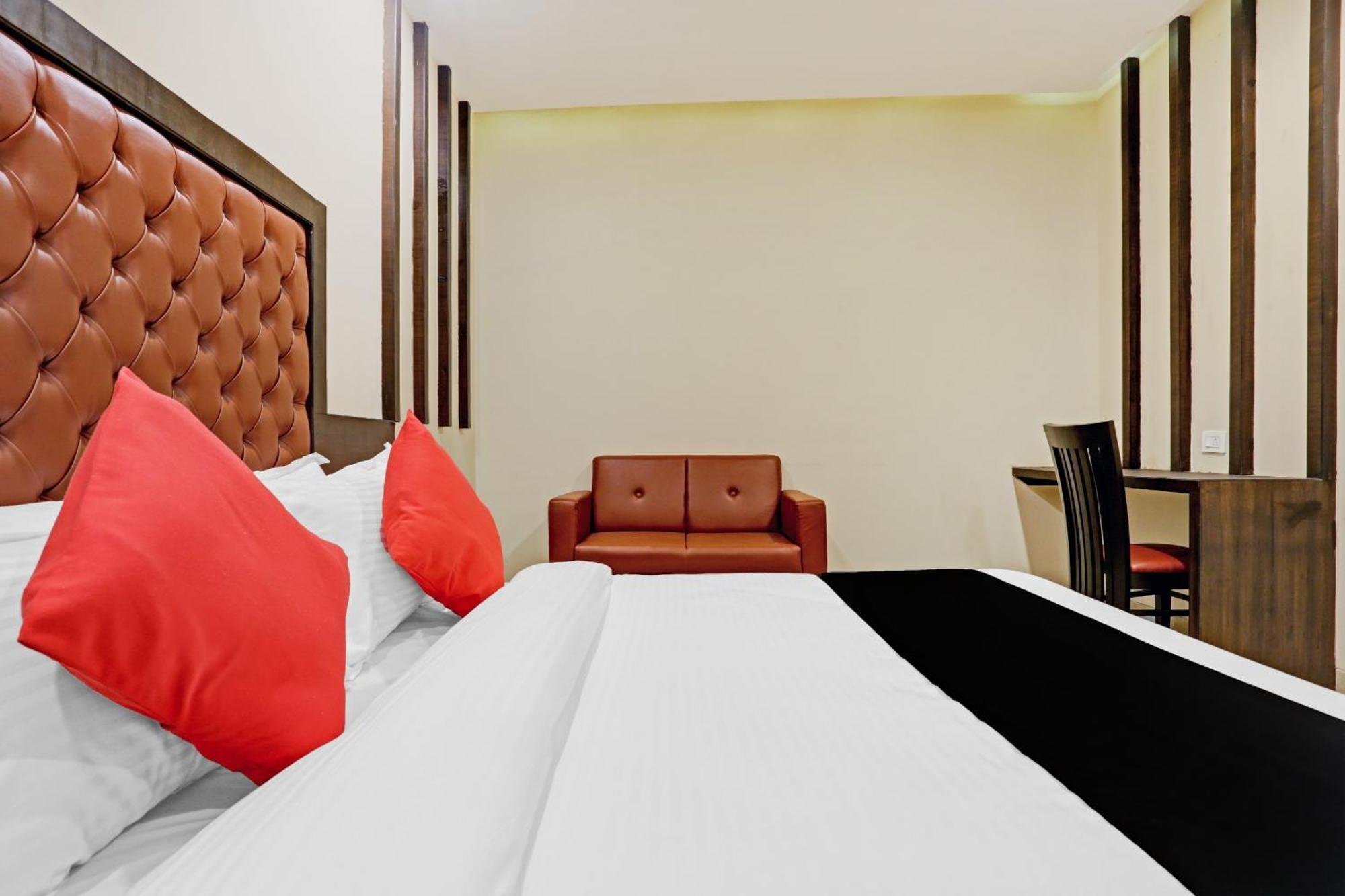 Capital O 80951 Hotel Vertigo Suite Mumbai Exterior photo